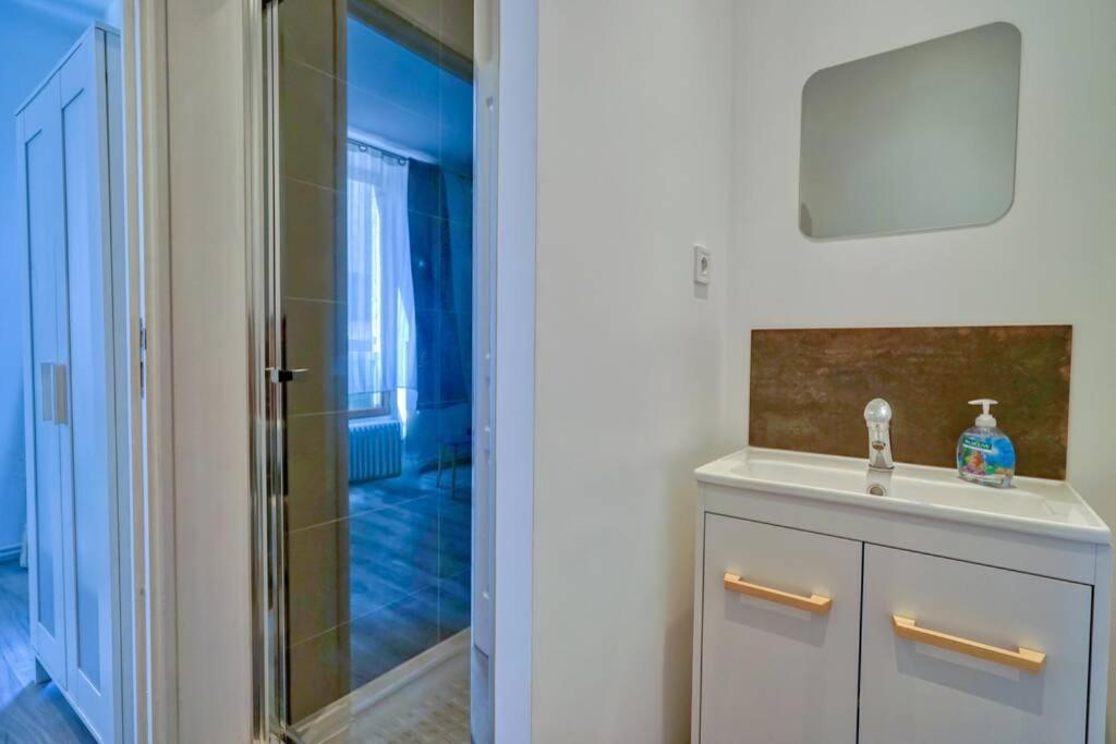 Studio Charmant Au Coeur Du Vieux Corbeil คอร์เบล-เอซองส์ ภายนอก รูปภาพ